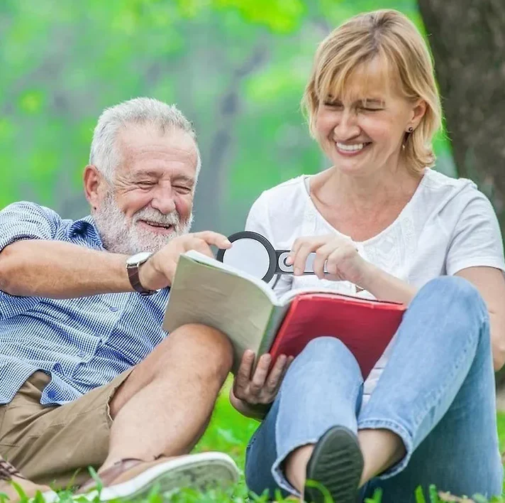 30x Magnifying Glass For Seniors - Image 4