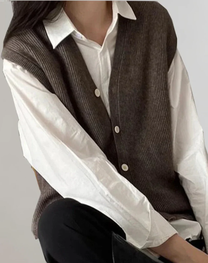Casual knitted waistcoat with button placket - Image 2