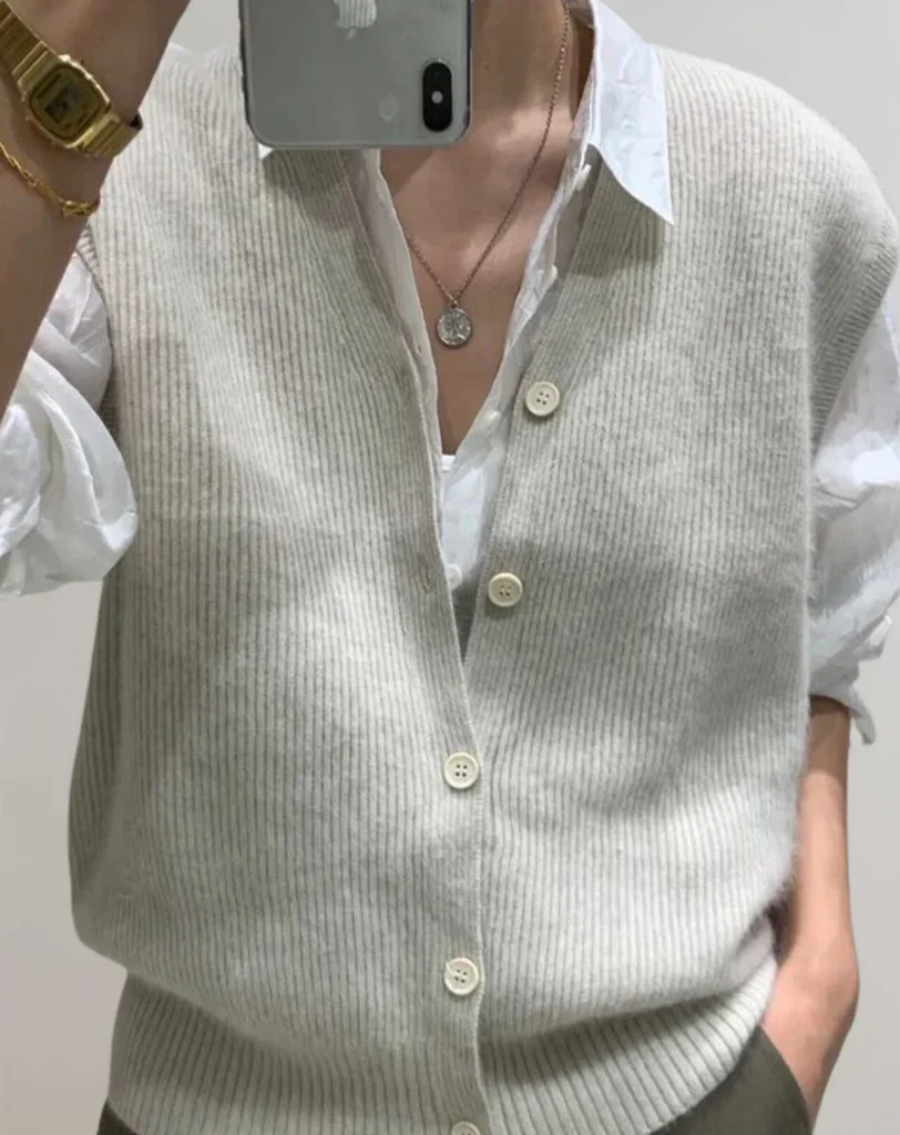 Casual knitted waistcoat with button placket - Image 4