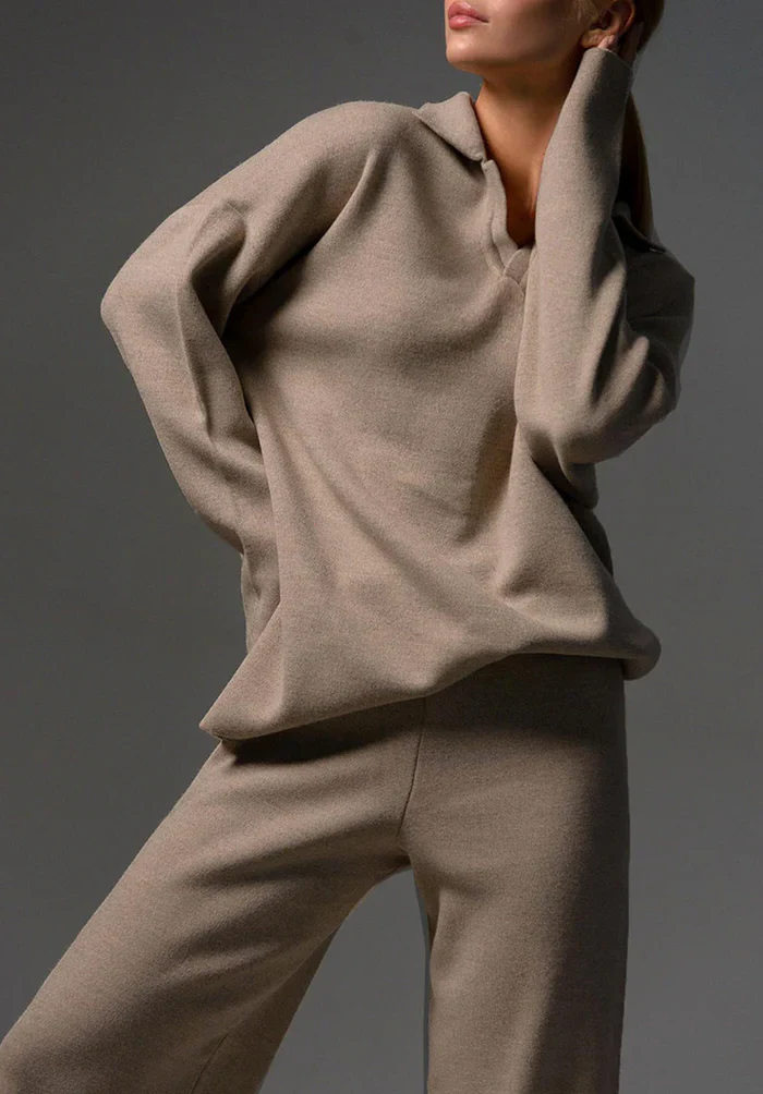 Comfortable women's pants set with an elegant design - Image 2