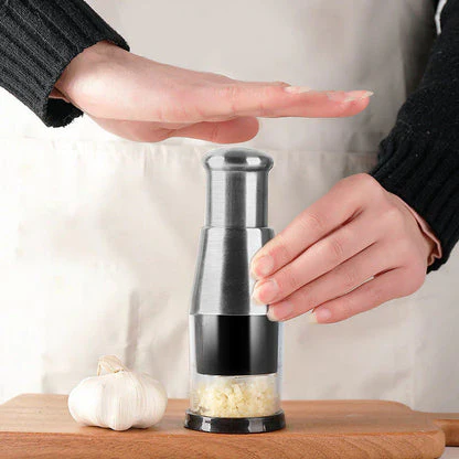Compact Garlic Chopper for Fine Chopping - Image 4