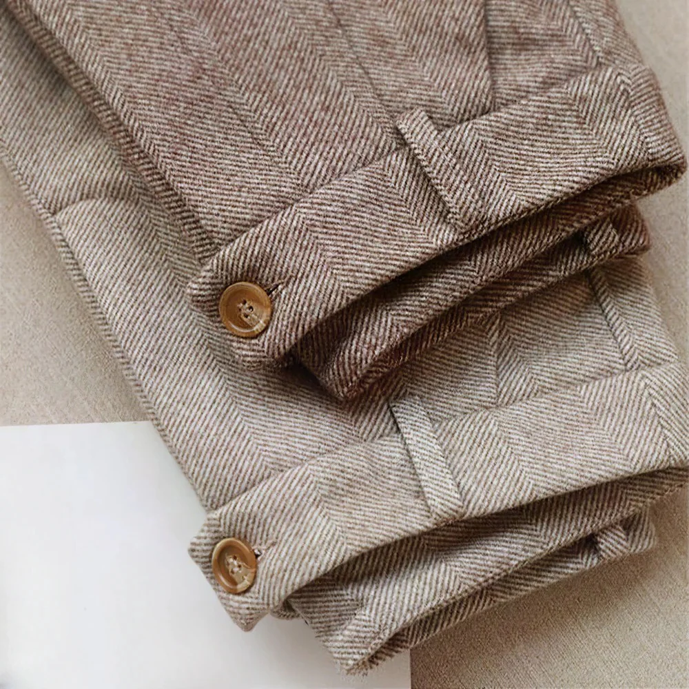 Elegant and Fitted Women's Pants - Image 2