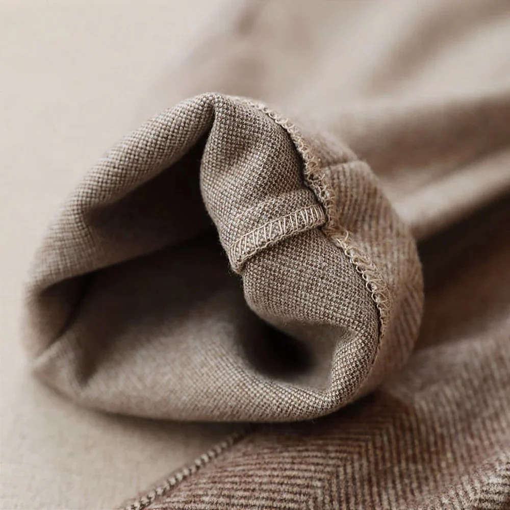 Elegant and Fitted Women's Pants - Image 5