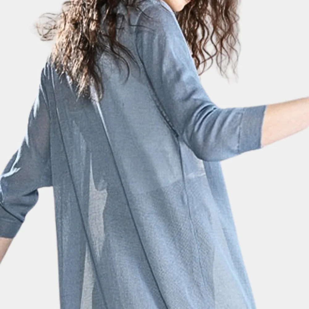 Elegant and Lightweight Women's Vest - Image 6