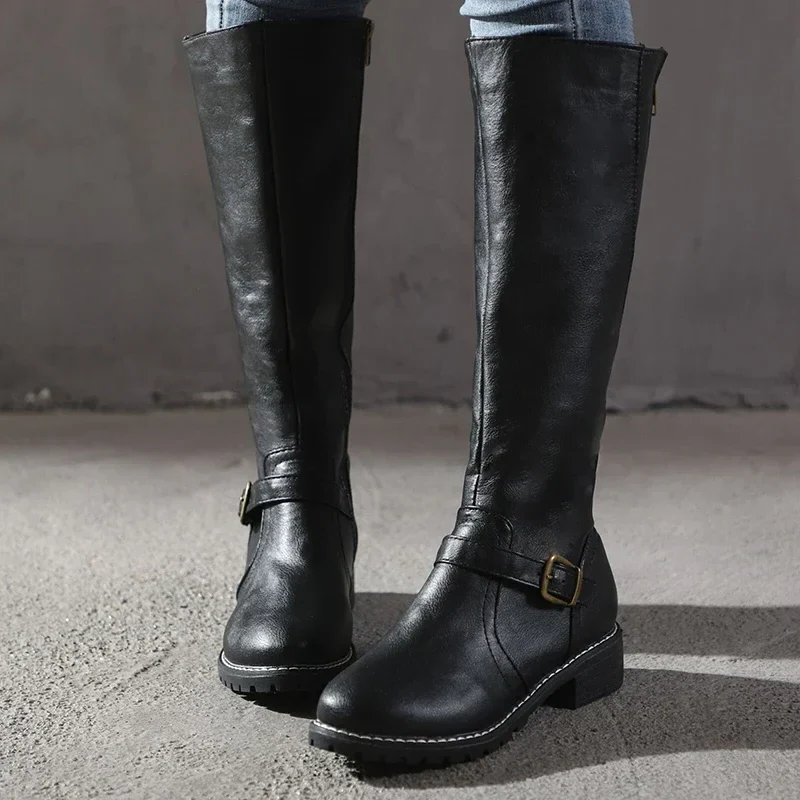 Elegant leather boots – trendy women's boots for every occasion - Image 3