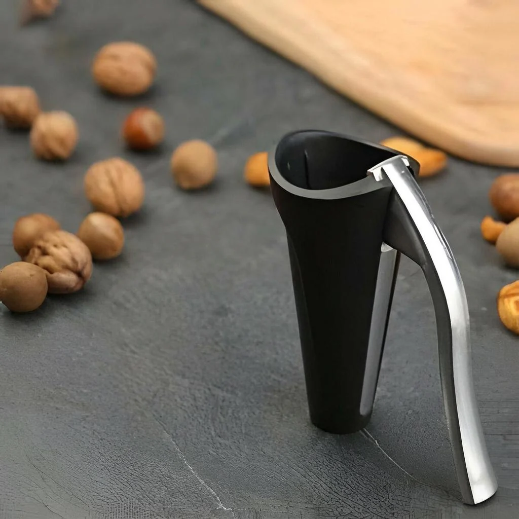 Ergonomic Nutcracker With Lever Mechanism - Image 3