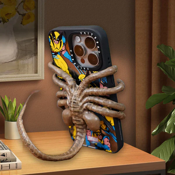 Horrible Facehugger Phone Holder - Image 2