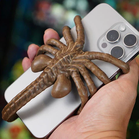 Horrible Facehugger Phone Holder - Image 5