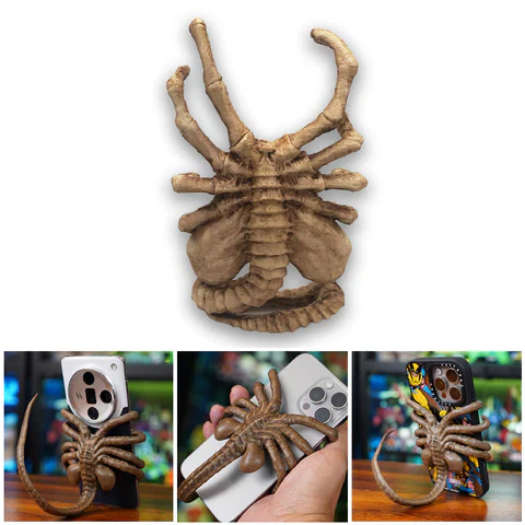 Horrible Facehugger Phone Holder - Image 6
