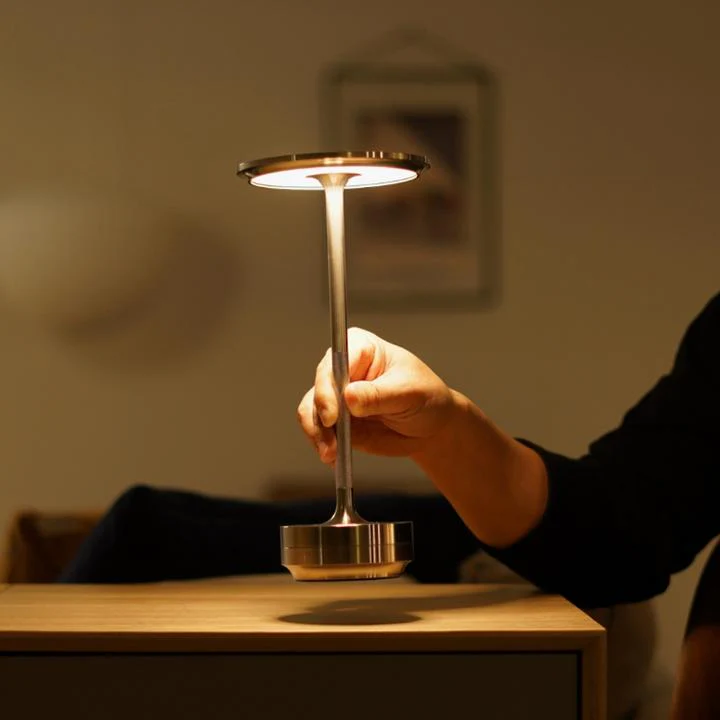 Portable Cordless Table Lamp - Adjustable light intensity - Image 9