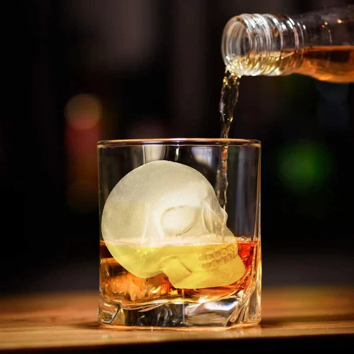 Skull-Shaped Ice Cube Tray - Image 2