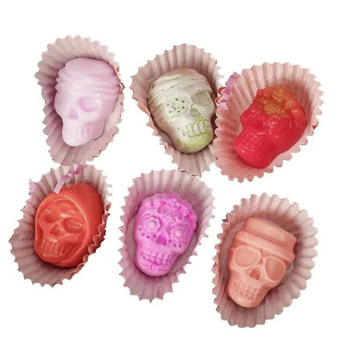 Skull-Shaped Ice Cube Tray - Image 8