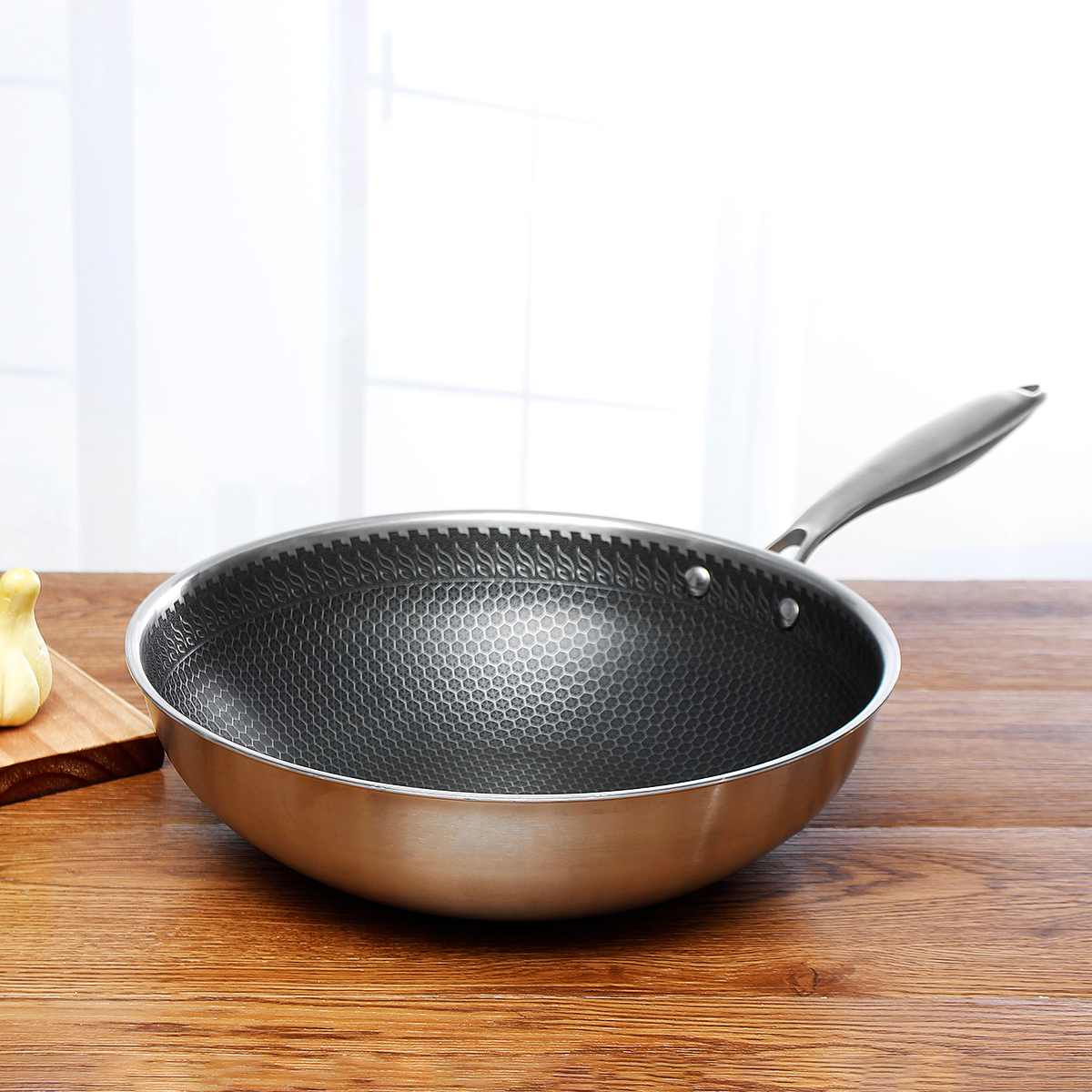 Stainless steel frying pan with non-stick coating for effortless cooking - Image 4