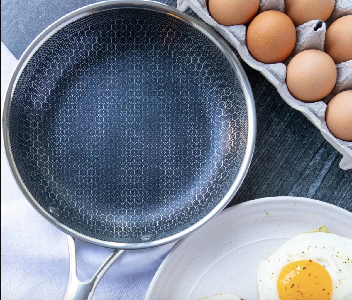 Stainless steel frying pan with non-stick coating for effortless cooking - Image 5