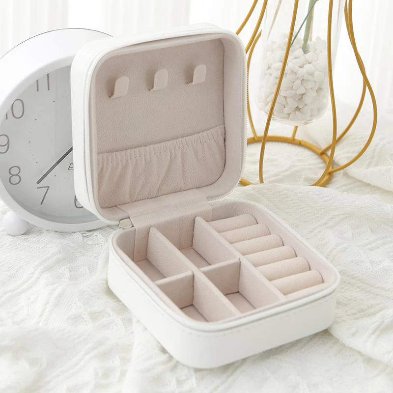 Travel Case For Jewelry - Image 4
