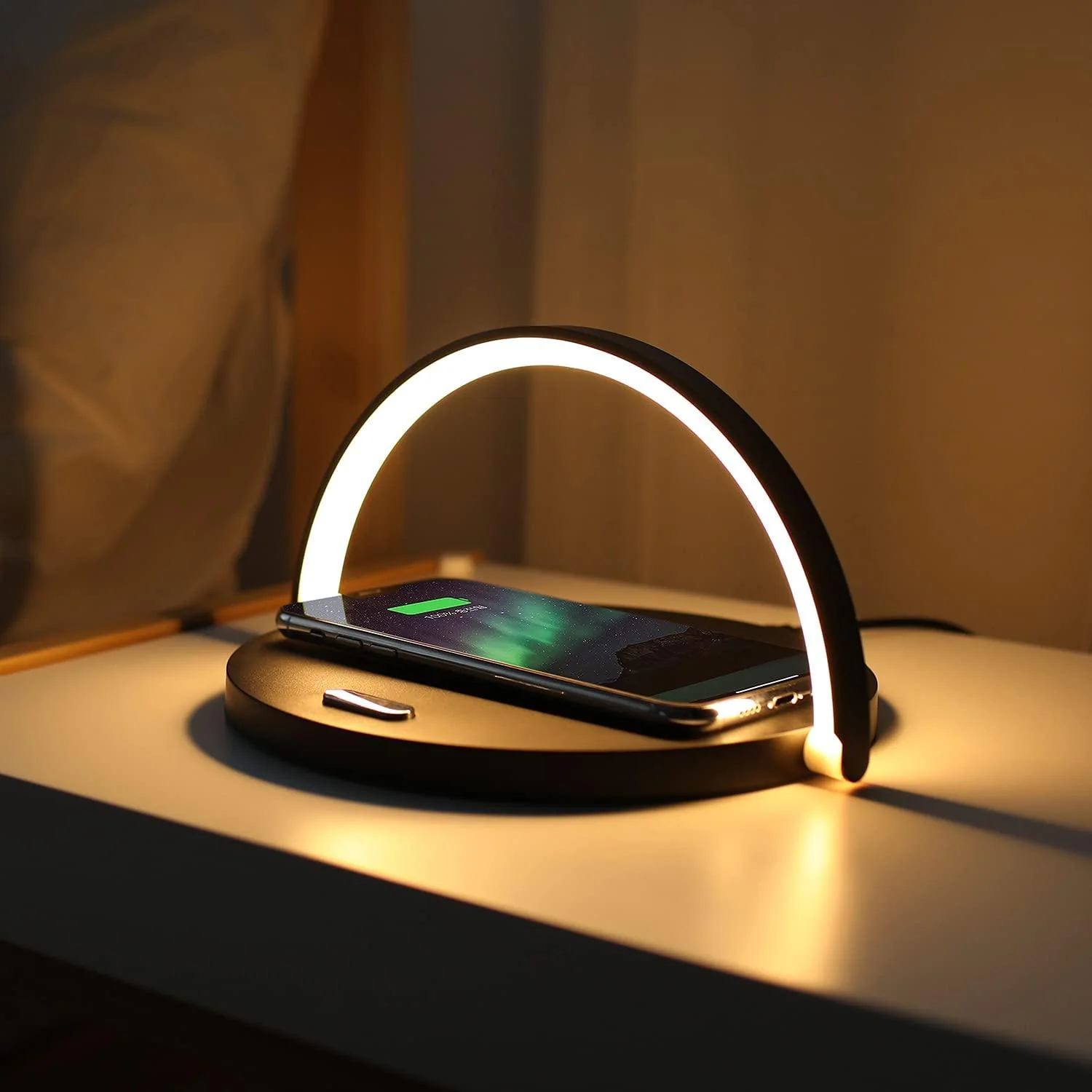 Wireless Charging Lamp for Stylish Lighting and Charging in One - Image 2